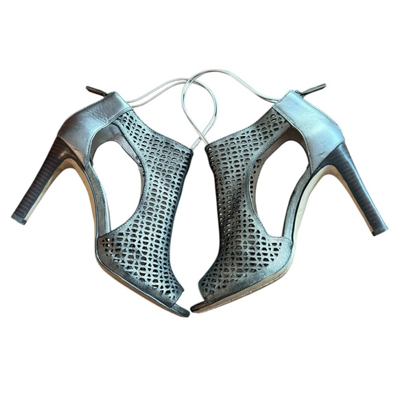 Louise et Cie Lo-Olivia 2 Leather Perforated Design Heel In Gunmetal Size 7 - Picture 2 of 8